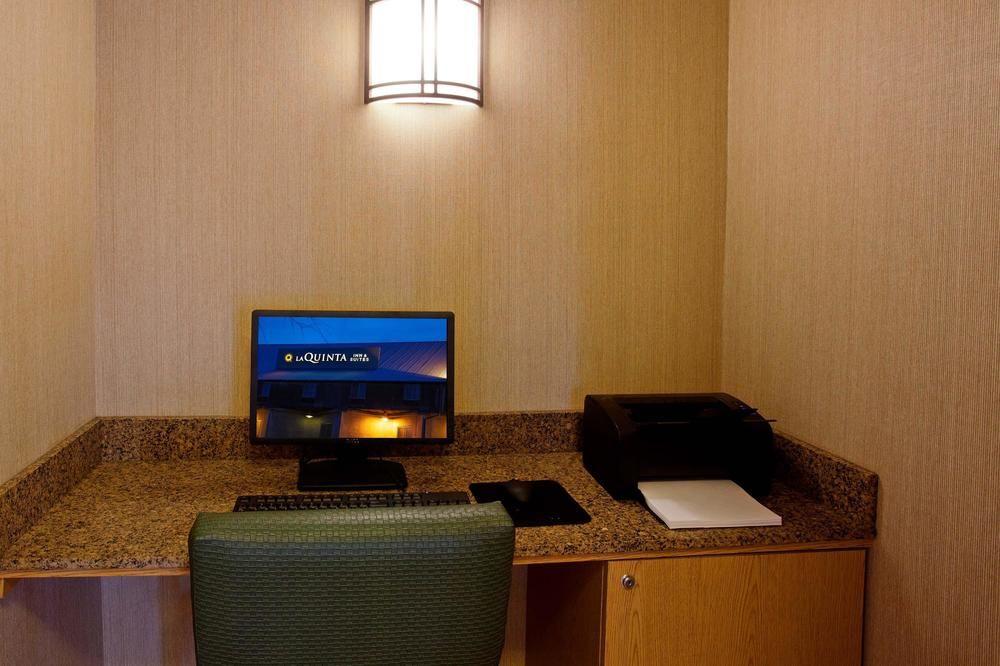 La Quinta Inn & Suites By Wyndham Irvine Spectrum Екстер'єр фото